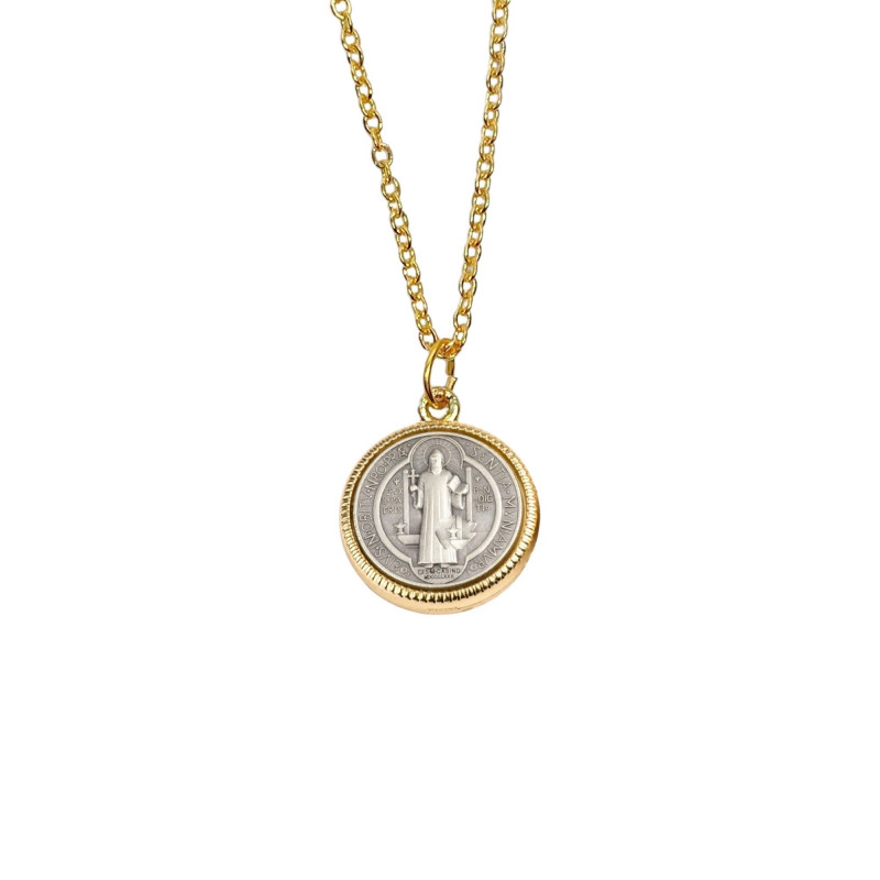 Face avant collier avec la médaille de Saint Benoît D.2cm et une chaîne dorée L.50cm