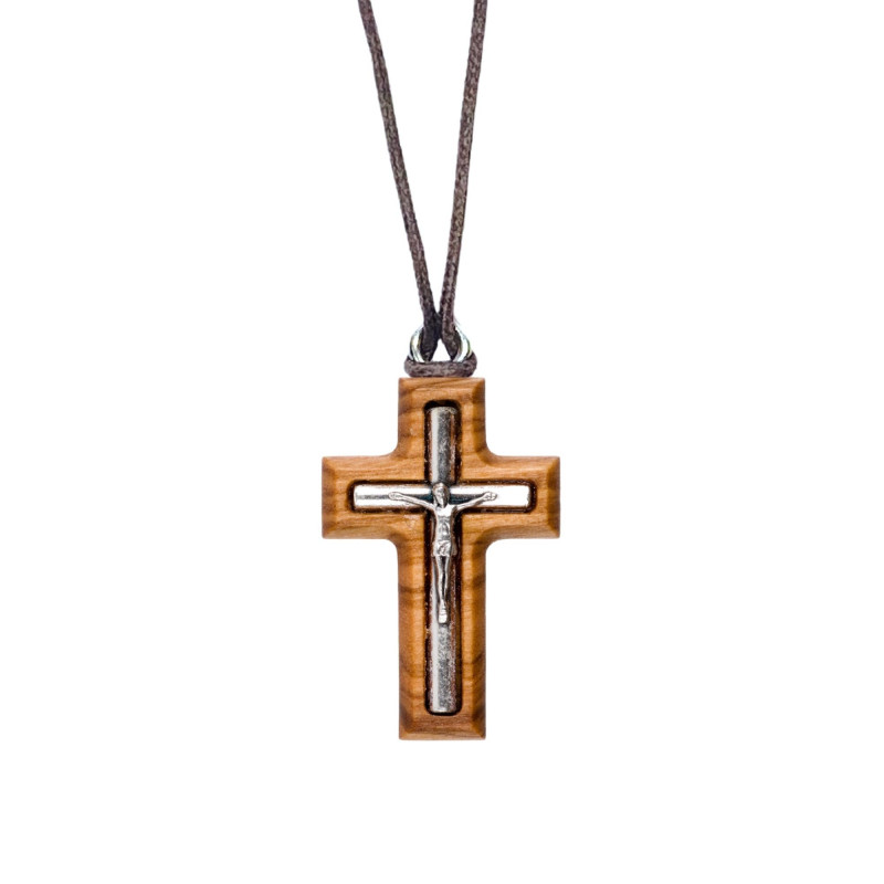 Face avant collier avec croix droite H.3cm et crucifix en métal incrusté dans bois d'olivier et cordon cuir L.70cm