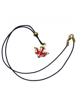 Vue d'ensemble collier Colombe H.2,5cm en métal doré et émaillé rouge avec cordon noir L.50cm