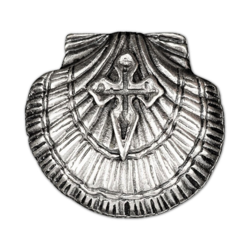 Pin's Coquille et Croix de Saint Jacques de Compostelle en métal argenté Pin's Coquille et Croix de Saint Jacques de Compostelle en métal argenté